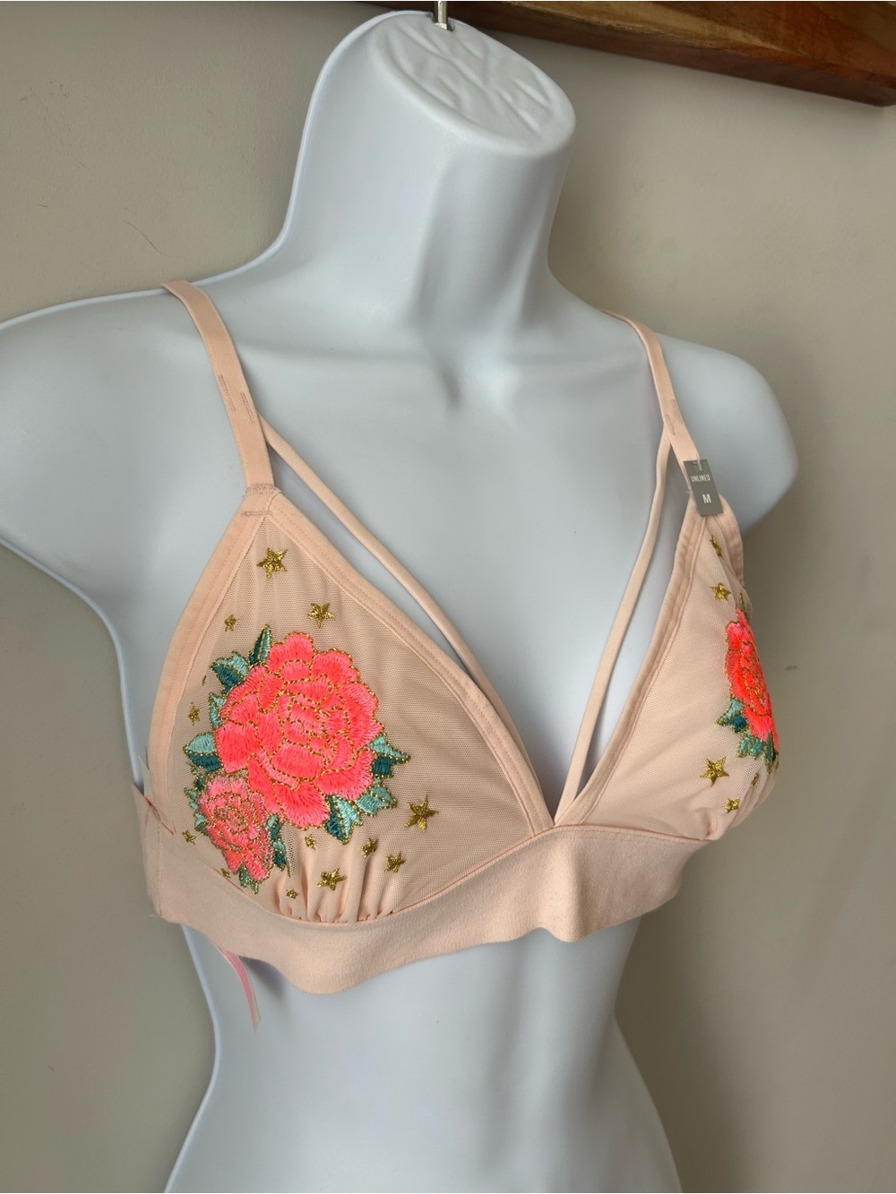 🟢 5 for $25 🟢 BNWT PINK Floral Embroidered Peach Bralette - size M